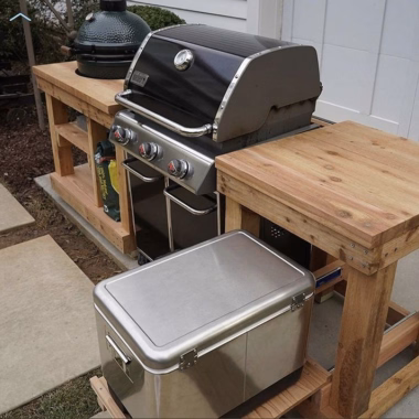 Outdoor kitchen